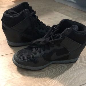 Women’s NIKE Wedge sneaker SIZE 6